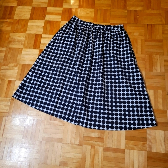 Two women skirts - Picture 3 of 8
